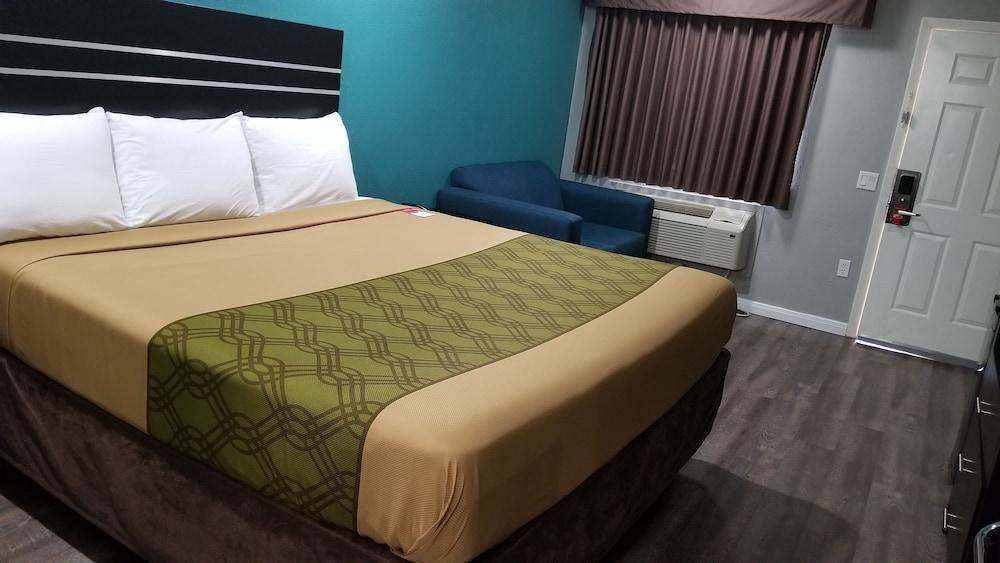 Econo Lodge Houston Brookhollow Exteriör bild