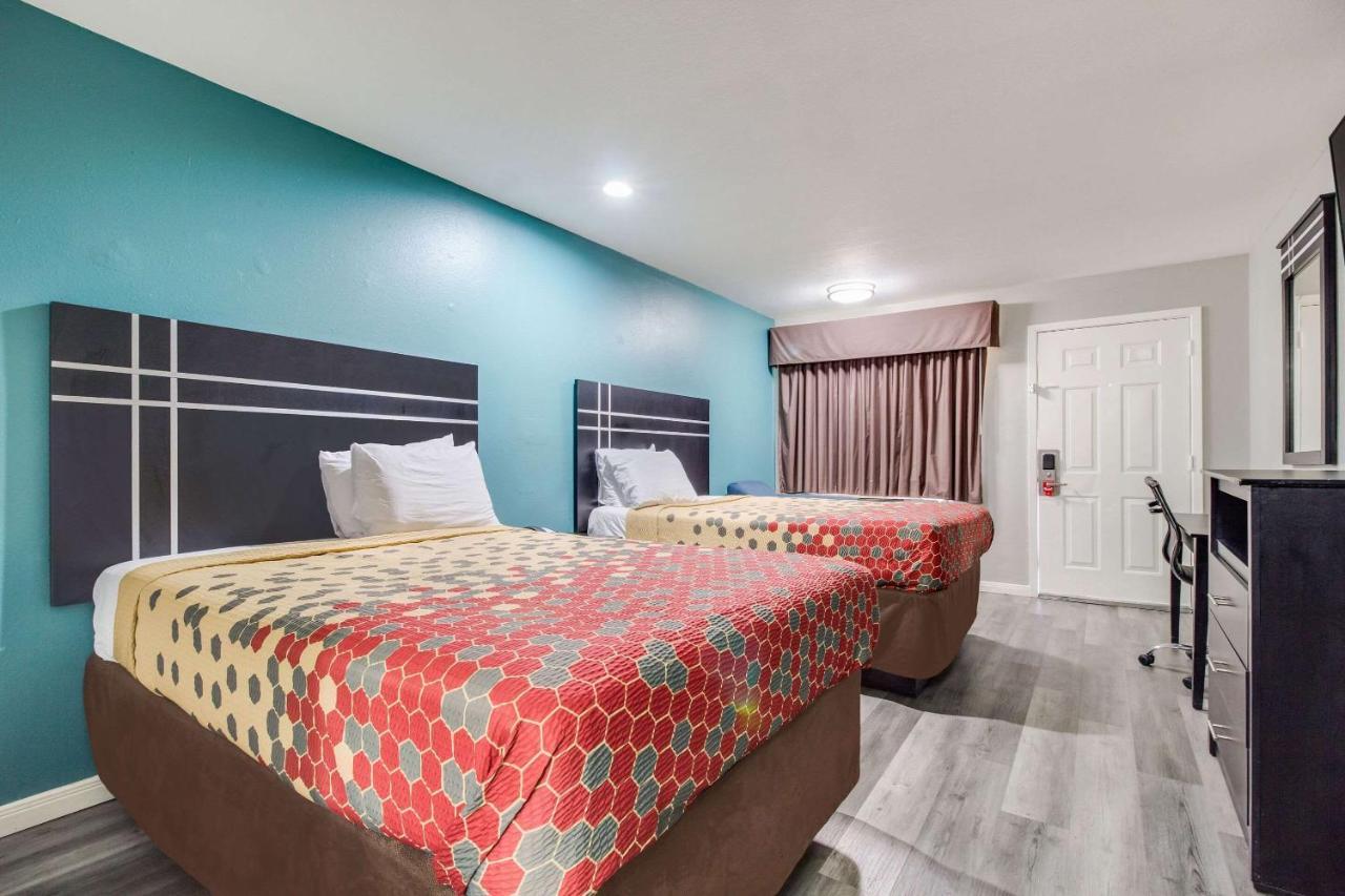 Econo Lodge Houston Brookhollow Exteriör bild
