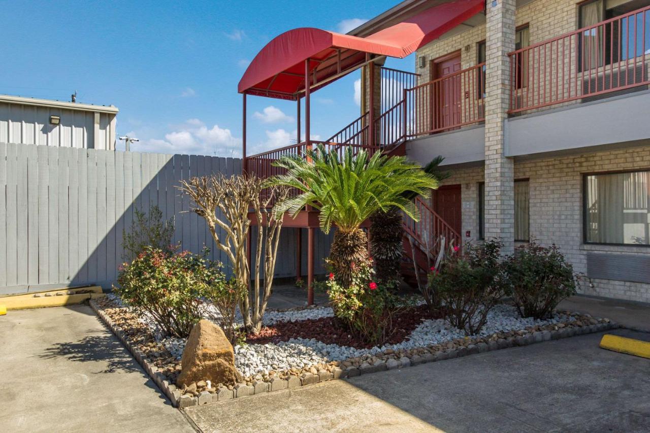 Econo Lodge Houston Brookhollow Exteriör bild