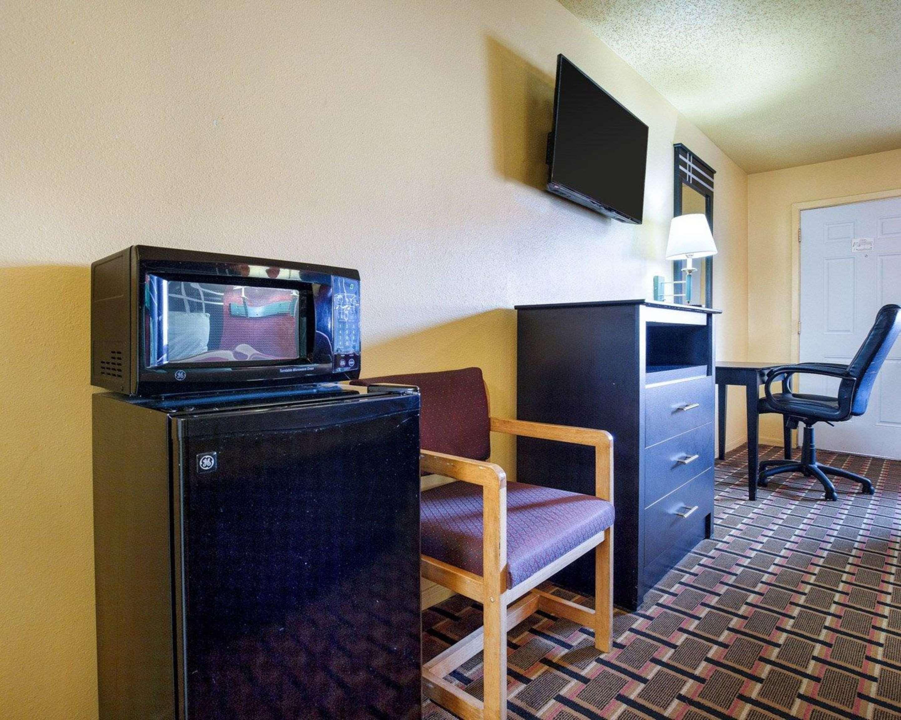 Econo Lodge Houston Brookhollow Exteriör bild