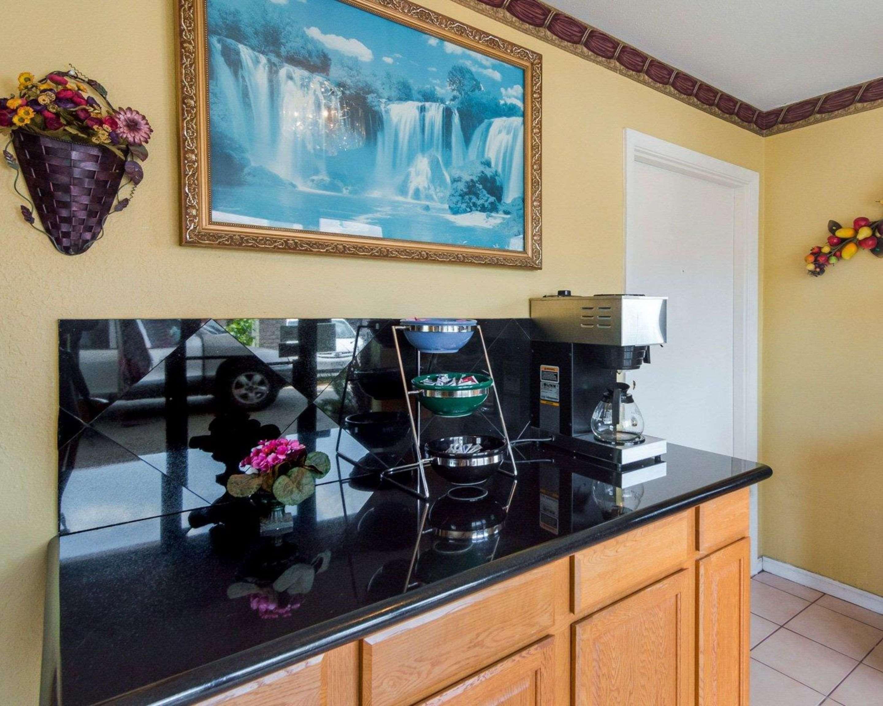 Econo Lodge Houston Brookhollow Exteriör bild